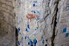 نبود هیچ حریمی بین بازدیدکنندگان و بخشهای مختلف گنبد سلطانیه حتی ستونهای کاشیکاری شده، باعث شده تا علاوه بر آسیبهایی که شرایط محیطی و طبیعی به عناصر مختلف این بنا وارد کرده، ضربهها و تنههایی که بازدیدکنندگان به جدارهها وارد میکنند نیز این بخشها را به مرور تخریب کرده و از بین برده باشد.