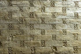 همین آسیبهای هر چند در ظاهر کم، که در طول سالهای گذشته به این بنای جهانی وارد شده،هر چند شاید بنا به دلایلی مانند کمبود اعتبار یا بیتوجهیها بوده،اما چیزی که واضح است آن است که این آسیبها شاید از یک نقطه به بعد یونسکو را به این فکر بیندازد که «گنبد سلطانیه» باید در فهرست میراث در خطر یونسکو قرار بگیرد.