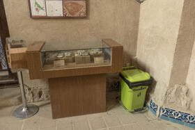 بیتوجهی در قرار دادن وسایل نامناسب و ناهمخوان با فضاهای مختلف مجموعه سلطانیه، چشمانداز زشتی را در نگاه گردشگران برای این بنای تاریخی به وجود آورده است.