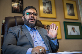 درها را به روی هنرمندنماها می بندیم