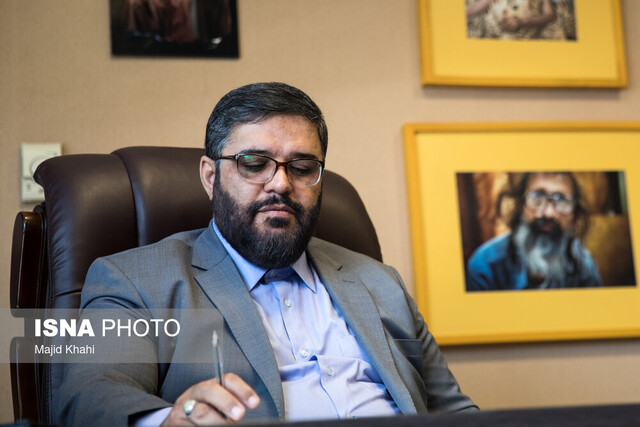 درها را به روی هنرمندنماها می بندیم