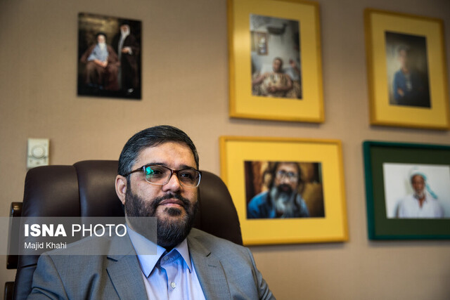 درها را به روی هنرمندنماها می بندیم