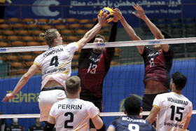 دیدار تیم‌های والیبال شهداب یزد و سانتوری سانبردز ژاپن