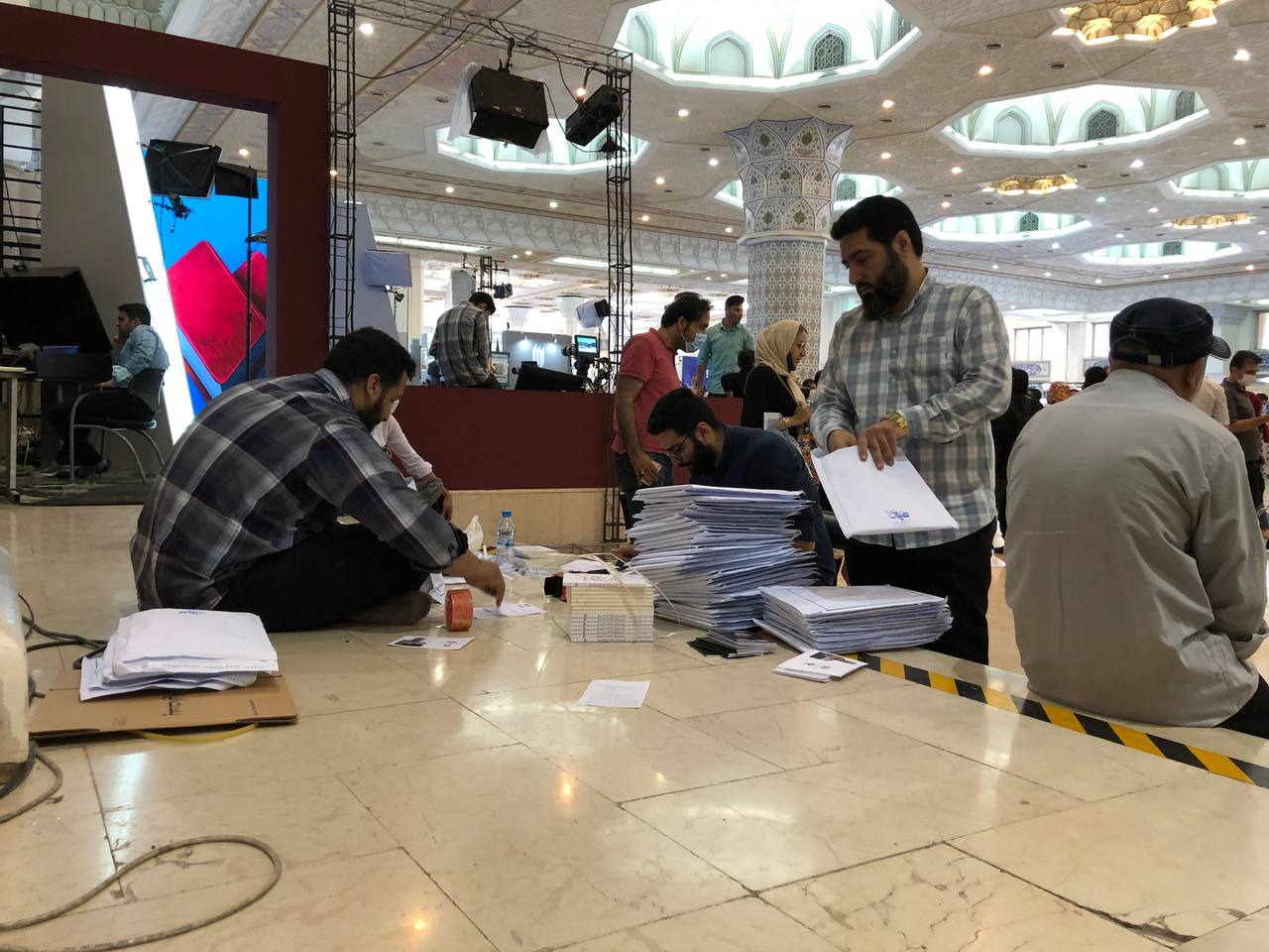 روز صف و هیاهو در نمایشگاه کتاب