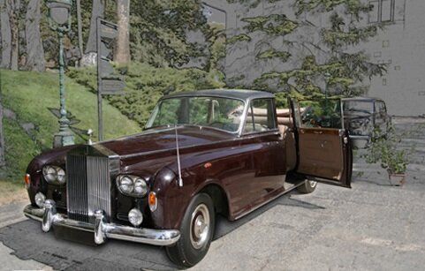 عکسی از موزه خودروهای کاخ نیاوران از سیر تحول بنز تا لباسهای ملکههای ارمنی