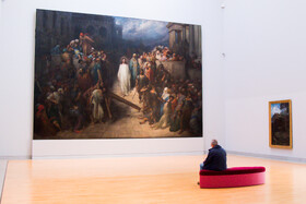 موزه هنر های مدرن استراسبورگ یکی از بزرگ‌ترین موزه‌های هنر مدرن و معاصر در کشور فرانسه به‌شمار می‌رود و میزبان مجموعه بزرگی از ۱۸ هزار اثر شامل نقاشی، مجسمه‌، آثار گرافیکی، آثار مولتی مدیا و طراحی از سال ۱۸۷۰ تا کنون است. همچنین سالانه تعداد زیادی نمایشگاه با هدف معرفی هنرمندی خاص یا بررسی یکی از ژانرهای هنری در این موزه برگزار می‌شود. علاوه بر بخش‌های دیدنی، در این موزه اتاق‌های عکاسی، کتابخانه، سالن کنفرانس و رستوران هم وجود دارد.