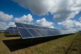 اشتغال‌زایی مددجویان تیران با راه‌اندازی مزرعه انرژی خورشیدی