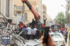 ویدئو / ریزش «متروپل» آبادان؛ افزایش جانباختگان و حبس ۸۰ نفر