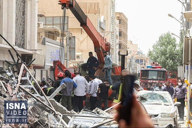 ویدئو / ریزش «متروپل» آبادان؛ افزایش جانباختگان و حبس ۸۰ نفر ویدئو / ریزش «متروپل» آبادان؛ افزایش جانباختگان و حبس ۸۰ نفر