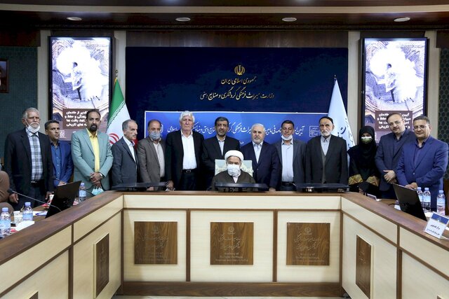 تجلیل ضرغامی از استادکاران مرمت تجلیل ضرغامی از استادکاران مرمت