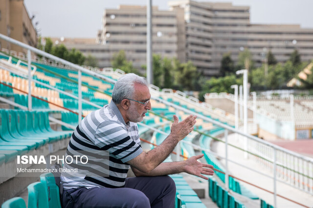 تصمیم احمدینژاد به جوانان آسیب زد/ دوستان علی کریمی دربارهاش شیطنت کردند