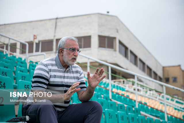 تصمیم احمدینژاد به جوانان آسیب زد/ دوستان علی کریمی دربارهاش شیطنت کردند