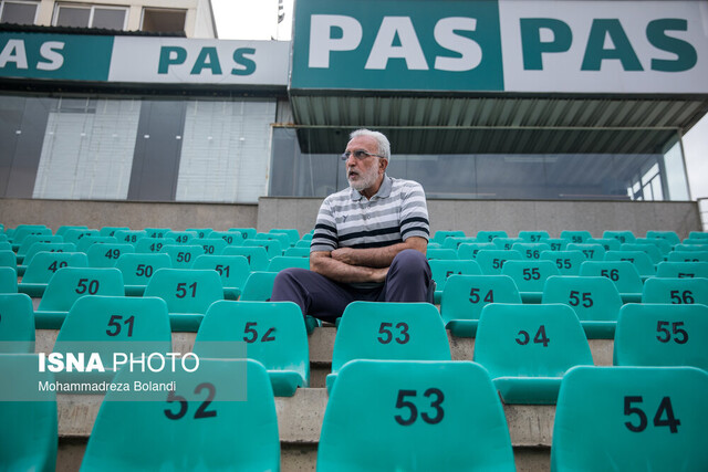 تصمیم احمدینژاد به جوانان آسیب زد/ دوستان علی کریمی دربارهاش شیطنت کردند