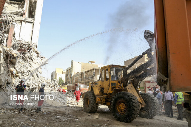 آغاز حمایت روانی از بازماندگان حادثه متروپل / مصدومیت تعدادی از امدادگران در محل آواربرداری