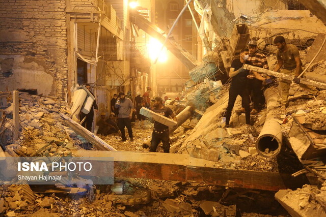 آغاز حمایت روانی از بازماندگان حادثه متروپل / مصدومیت تعدادی از امدادگران در محل آواربرداری