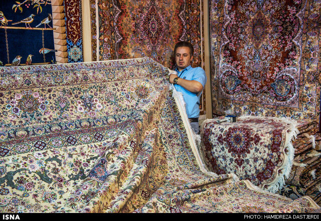 عدم وابستگی به چاههای نفت با سرمایهگذاری در صنعت نساجی عدم وابستگی به چاههای نفت با سرمایهگذاری در صنعت نساجی