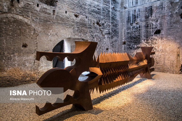 پرواز اشکال حجیم بر فراز کارخانه قند کهریزک!