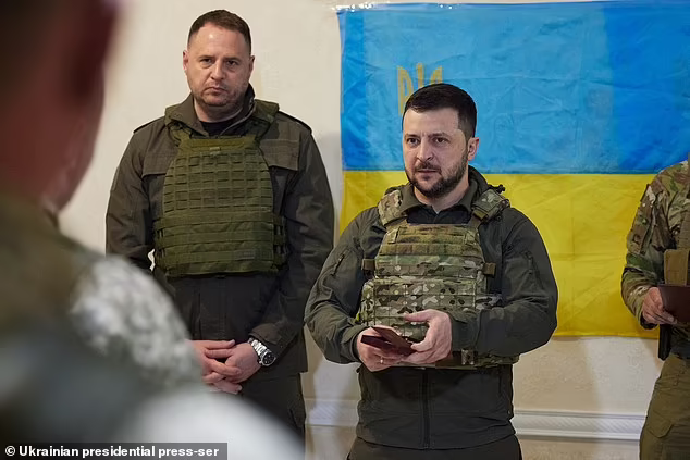 در بازدید از خارکیف، زلنسکی رئیس سرویس امنیتی این شهر را اخراج کرد