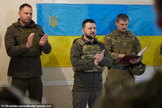 در بازدید از خارکیف، زلنسکی رئیس سرویس امنیتی این شهر را اخراج کرد