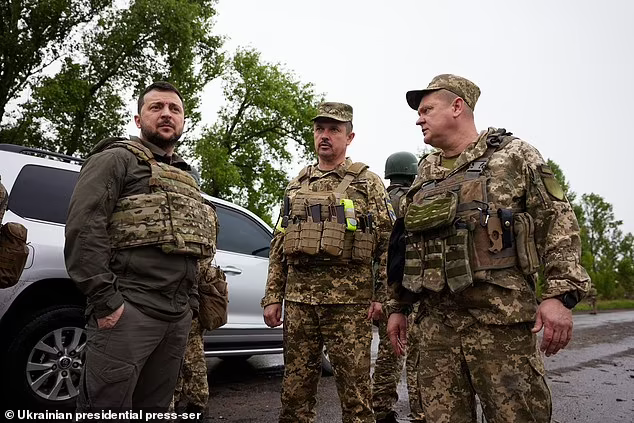 در بازدید از خارکیف، زلنسکی رئیس سرویس امنیتی این شهر را اخراج کرد