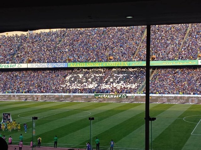 آزادی، آبیپوش شد/ دختربچهای که دل هواداران را برد! + فیلم