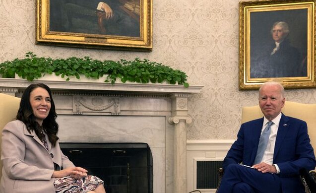 جو بایدن و جاسیندا آردرن، نخستوزیر نیوزیلند در کاخ سفید دیدار رهبران آمریکا و نیوزیلند در کاخ سفید با محوریت نفوذ چین در اقیانوس آرام