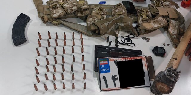 ادوات کشف شده از سارقان جزئیات سرقت ناکام از طلافروشی با کلاشینکف