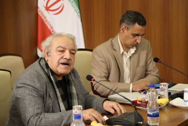 فقط برای مردمِ ونک به بالا برنامه نسازید!