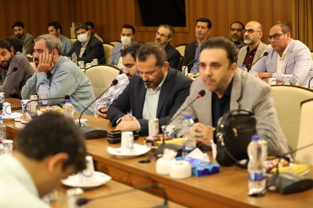 فقط برای مردمِ ونک به بالا برنامه نسازید!