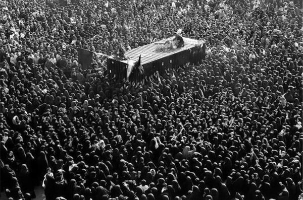 جامه سیاه بر تن رنگینکمان اقوام/ گلستان غرق ماتم در فراق حضرت روح الله