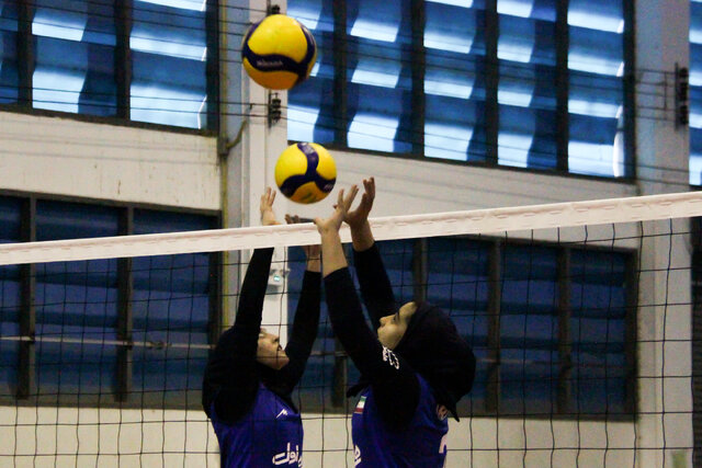 اولین تمرین دختران والیبال ایران در سالن گرم تایلند