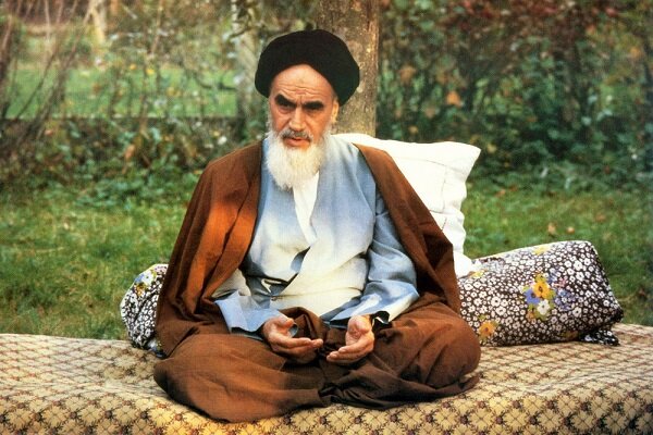 میراث امام خمینی(ره) را برای نسل جوان و دانشجو، تبیین کنیم