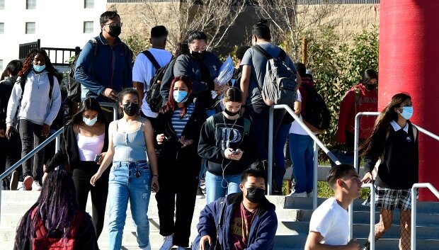 بازگشت دوران استفاده از ماسک در برخی از دانشگاه‌های آمریکا