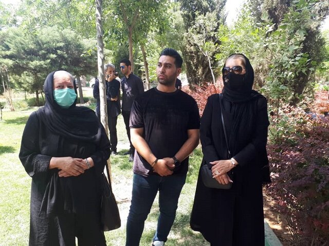 حاتمیکیا، میرعلایی و نجاریان در مراسم خاکسپاری یک همکار