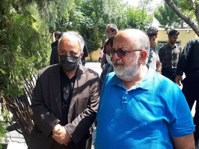حاتمیکیا، میرعلایی و نجاریان در مراسم خاکسپاری یک همکار