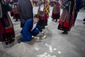 جشن عروسی در میان کردهای خراسان در گذشته به صورت مفصل برگزار میشده، اما امروز به دلیل گرانی هزینهها و مشغله مدت زمان جشنها که بین 3 تا 7 روز بود به نیمروز و یا حداکثر یک شبانهروز کاهش یافته است.