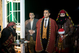 منطقه ییلاقی لایین در ۳۰ کیلومتری شمال شرقی کلات واقع شده است. بیشتر ساکنان منطقه از نژاد کرد کُرمانج هستند و با توجه به تغییراتی که عروسی در بسیاری از مناطق ایران داشته است؛ جوانان کرمانج لایین همچنان سنت های دیرین خود را حفظ کردهاند و مراسم خود را به صورت سنتی برگزار میکنند.