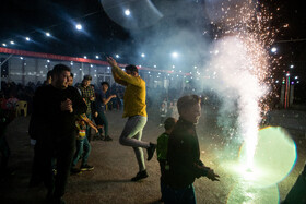 در جشن عروسی کردهای خراسان خانوادهها همه در یک مکان گرد هم آمده و به جشن و پایکوبی میپردازند.