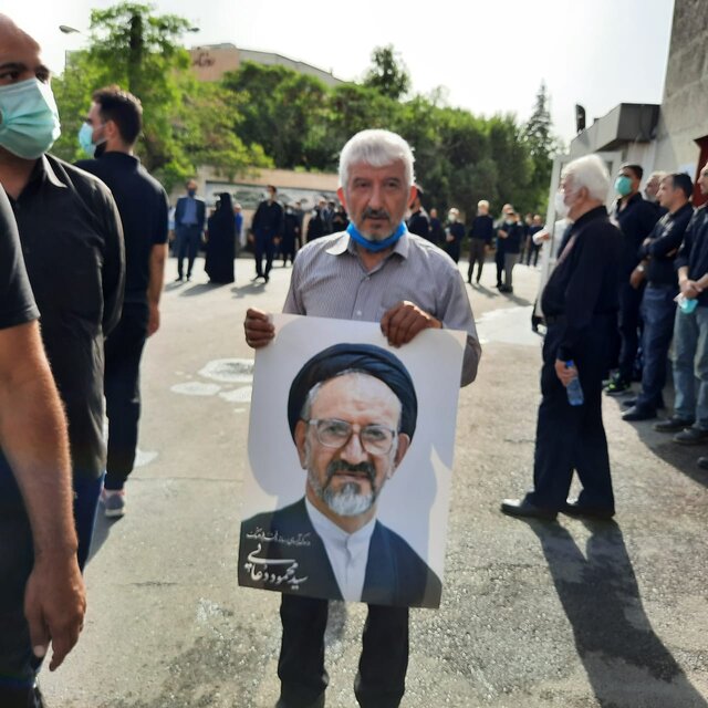 مراسم تشییع پیکر سیدمحمود دعایی از موسسه اطلاعات در حال برگزاری است