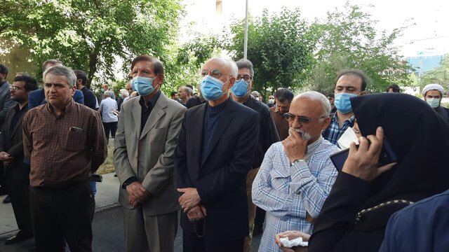 مراسم تشییع پیکر سیدمحمود دعایی از موسسه اطلاعات در حال برگزاری است