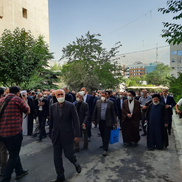 مراسم تشییع پیکر سیدمحمود دعایی از موسسه اطلاعات در حال برگزاری است