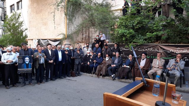 مراسم تشییع پیکر سیدمحمود دعایی از موسسه اطلاعات در حال برگزاری است