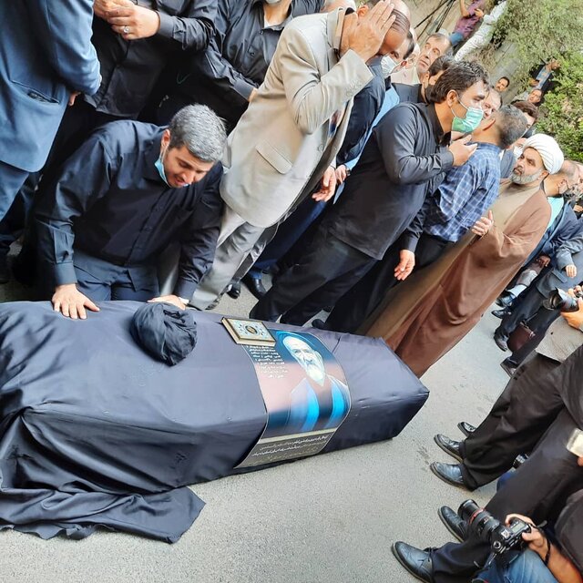 مراسم تشییع پیکر سیدمحمود دعایی از موسسه اطلاعات در حال برگزاری است