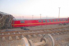 خروج قطار طبس - یزد از ریل/۲۱ فوتی و ۸۶ نفر مصدوم/حضور وزیر کشور در محل حادثه