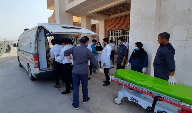 خروج قطار طبس - یزد از ریل/17 کشته، 30 مصدوم و 5 مصدوم بدحال /برخورد قطار با بیل مکانیکی