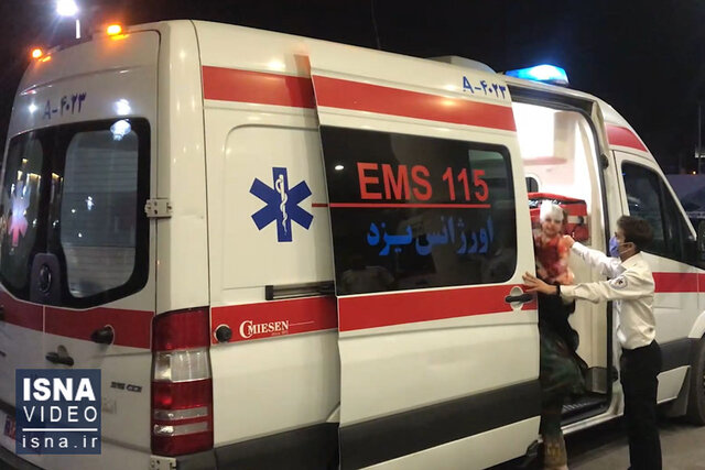 ویدئو / انتقال مصدومان حادثه خروج قطار از ریل به بیمارستان