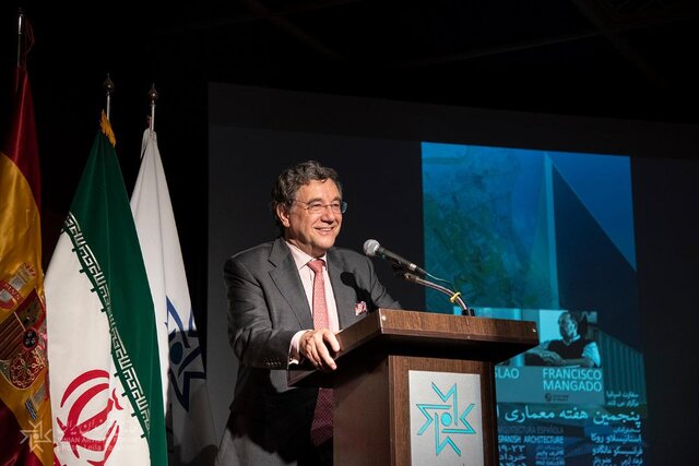 معماری ایران و اسپانیا کجاها شبیه است؟