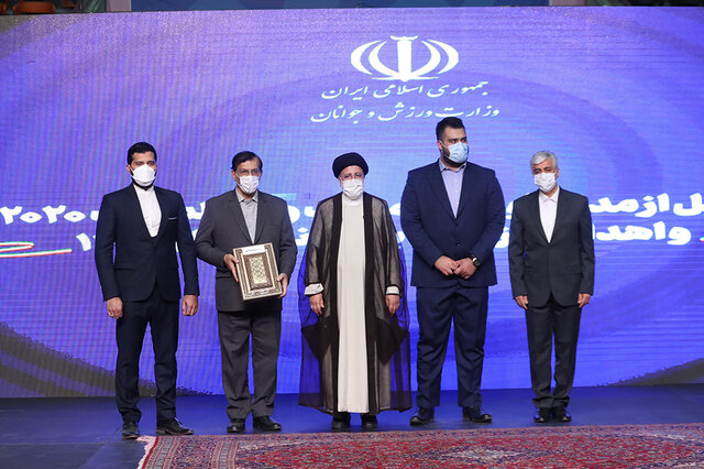 رییس فدراسیون وزنهبرداری معنی بریز و بپاش را میداند؟