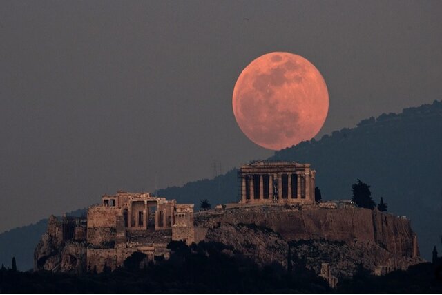 جلوه با شکوه اَبَرماه توتفرنگی را در آسمان شامگاهی فردا ببینید