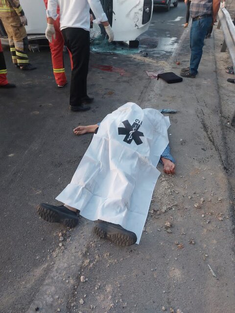 عکس تزئینی است ۳ کشته در برخورد کامیون با مینیبوس کارگران معدن "جلال آباد" زرند